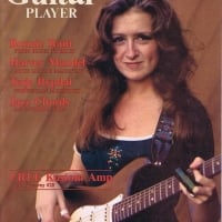 Bonnie Raitt - Guitar Player - May 1977 Cover photo by Neil Zlozower