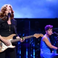 Bonnie Raitt and Alicia Keys perform on stage during Black Ball Redux at The Apollo Theater on December 6, 2012 in New York City.  © Stephen Lovekin /Child12/WireImage