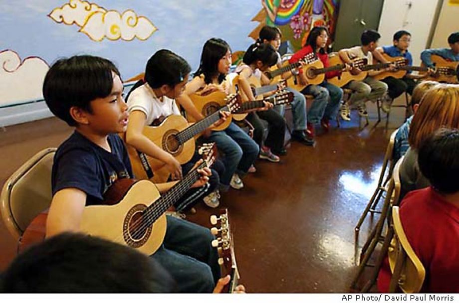 Kids who are in the Little Kids Rock program entertain and are entertained by Bonnie Raitt, Tom Waits, Norton Buffalo, Jason Newsted and Justin Willacy on October 21, 2003 at the Spring Valley Elementary School in downtown San Francisco . © David Paul Morris /AP Photo