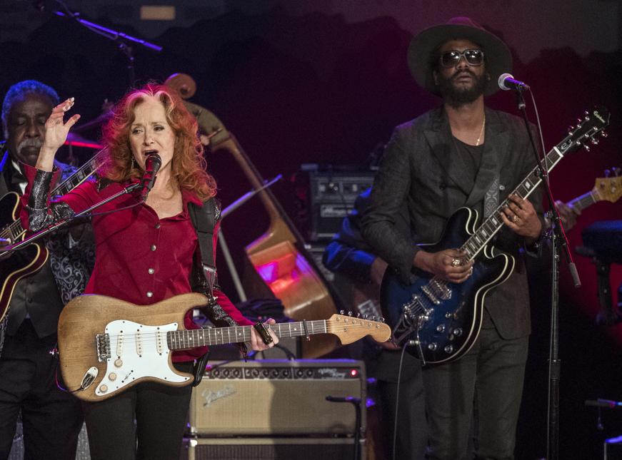Bonnie Raitt and Gary Clark, Jr., perform during the Austin City Limits Hall of Fame Induction and Celebration held at ACL Live at the Moody Theatre, in Austin, Tx., on Wednesday, Oct. 12, 2016. Performers B.B. King, Bonnie Raitt and Kris Kristofferson, were inducted. (AUSTIN AMERICAN-STATESMAN / RODOLFO GONZALEZ)