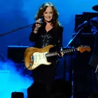 Bonnie Raitt performs on stage at the 2015 MusiCares Person of the Year show at the Los Angeles Convention Center on Friday, Feb. 6, 2015, in Los Angeles.  © Vince Bucci /Invision/AP