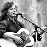 30 Years of 'Nick of Time': How Bonnie Raitt's 'Underdog Record' Swept the Grammys & Saved Her Career