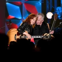 Bonnie Raitt and Inductee John Prine perform onstage during the Songwriters Hall Of Fame 50th Annual Induction And Awards Dinner at The New York Marriott Marquis on June 13, 2019 in New York City.  © Theo Wargo /Getty Images for Songwriters Hall Of Fame